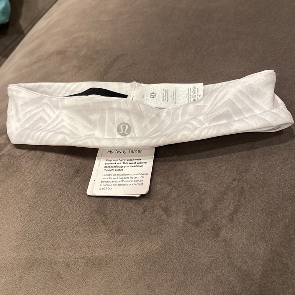 LULU headband never worn